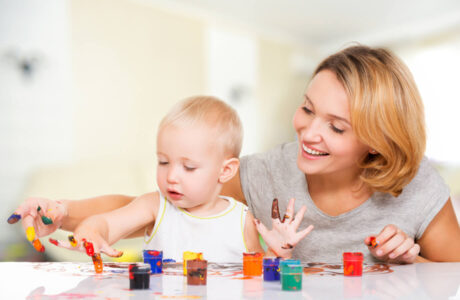 بازی با رنگ‌ها پیوندی شگفت‌انگیز بین مادران و کودکان